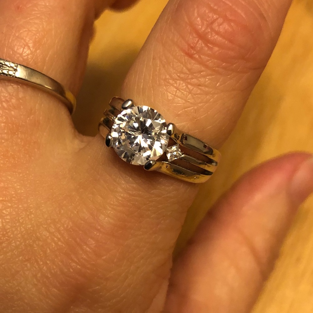 Beautiful clear stone silver ring